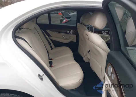 2019 Mercedes-Benz E 300 4Matic z USA, uszkodzony, nr VIN WDDZF4KB2KA553991